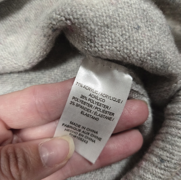 NWOT Hiatus Gray Oversized Cropped Knit Sweater Size Medium - Picture 4 of 7